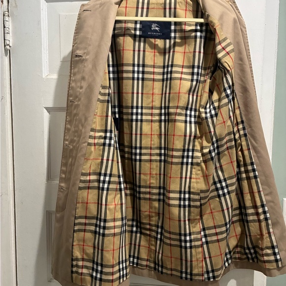 Burberry Beige Trench Coat with Check Lining - Picture 10 of 11